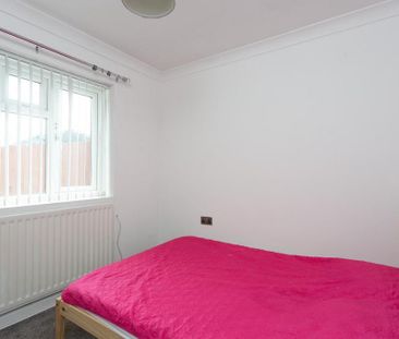 2 bedroom semi-detached bungalow to rent - Photo 6