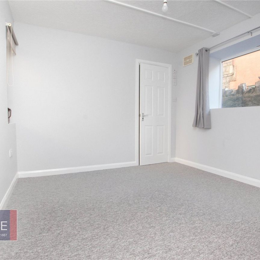 Severn Road, - Photo 1