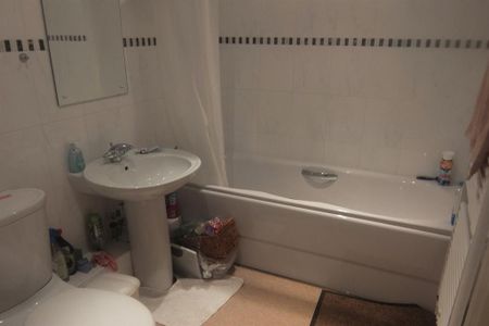 2 bedroom penthouse to rent - Photo 2