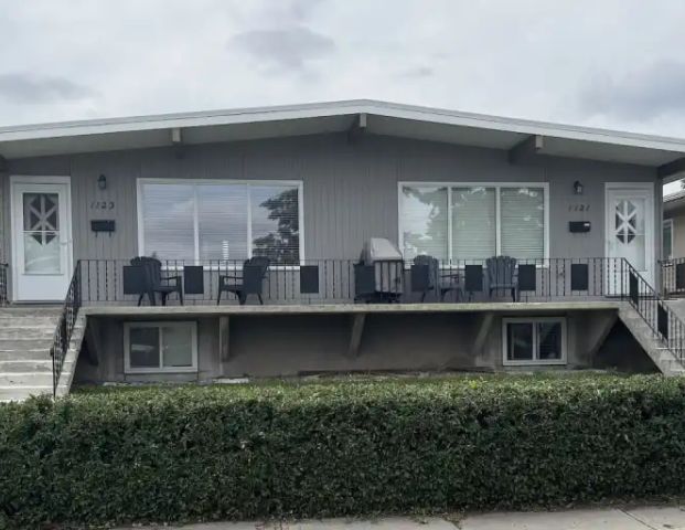 Newly Renovated 2 Bedroom - 8 minute walk to 45ST LRT | 1121A - 1121 43 Street Southwest, Calgary - Photo 1