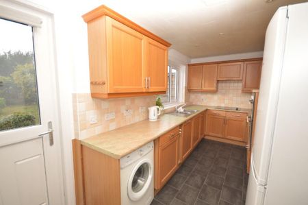3 bedroom semi-detached house to rent - Photo 5