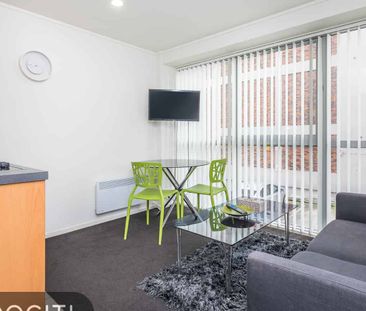 || 2 Bedroom | 1 Bathroom | Furnished || - Photo 3