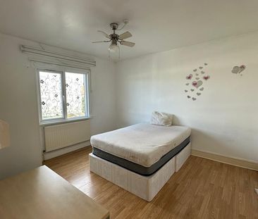 5 Bed Terraced House, Bedford Road, E6 - Photo 4