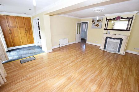 3 bedroom link detached house to rent - Photo 2