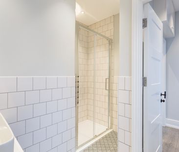 2 Bedroom Flat, Shaftesbury Avenue, London, Greater London, Soho, WC2H - Photo 5