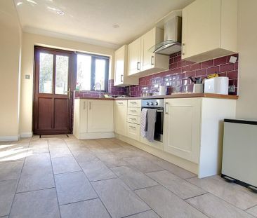 3 bedroom semi-detached house to rent - Photo 2