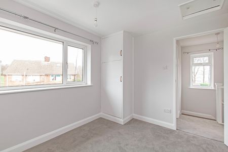 3 Bed Semi-Detached House, Clifton Crescent, S9 - Photo 3