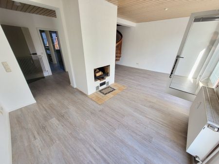 Exklusive 3-Zi.-Maisonette-Wohnung mit neuer EBK, Süd-Balkon und traumhaftem Aus ... - Photo 4