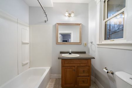 For Lease - 33 Edgemont Street, Hamilton, Ontario - Photo 2