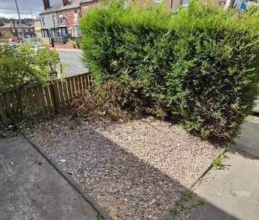 Room 1, Grovehall Drive, Leeds, LS11 7LN - Photo 6