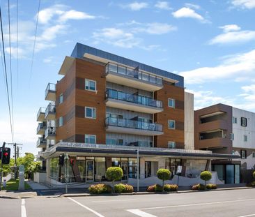 Stylish, Light-Filled Living in a Prime Box Hill North Location - Photo 6