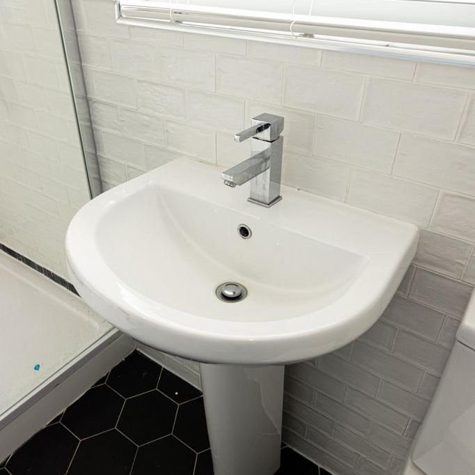 6 bedroom house to rent - Photo 1