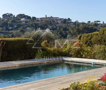 MOUGINS - Domaine fermé, vue collines et village - Photo 2