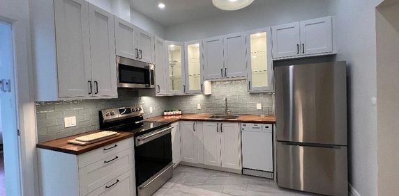 4 Bedroom downtown Montreal - Tupper street - Photo 2