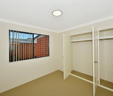 Lock up and Leave Spacious Apartment - Photo 3