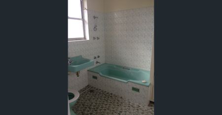 West Tamworth upstairs unit - Photo 5