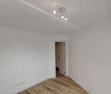 TE HUUR: Gerenoveerd appartement met 1 slaapkamer én autostaanplaat... - Photo 3
