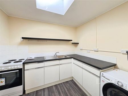 2 bedroom apartment to rent Milton Road, Cowplain, Waterlooville, Hampshire, PO8 - Photo 2