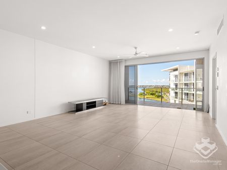 Top-Floor Waterfront Apartment with Coomera River & Broadwater Views | 3 Bed | 2 Bath | 2 Side-by-Side Car Spaces - Photo 3