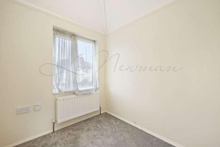 Lancaster Avenue, Royal Farnham, Slough, SL2 - Photo 4