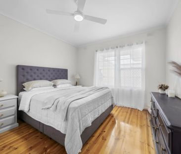 Fully Renovated Two Bedroom Unit - Walking Distance to Jetty Road - Photo 2