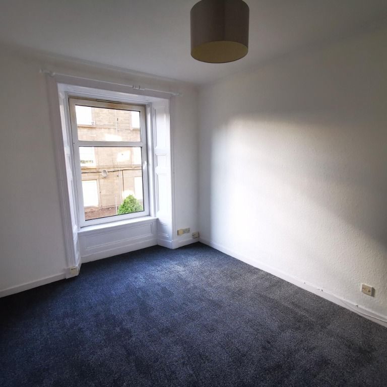 2 Baldovan Terrace, Maryfield, Dundee - Photo 1