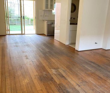 Modern Split-Level Townhouse in Quiet Kingsford Street - Photo 1