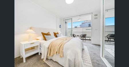 Harbourfront Living with Views in the Heart of Manly plus Parking - Photo 3