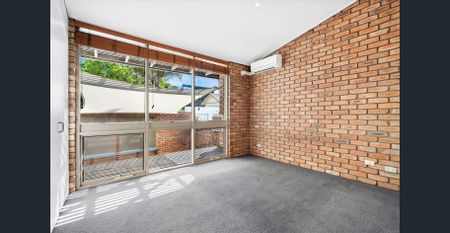 Waterfront Precinct - Immaculate, Fully Renovated Residence - Photo 2