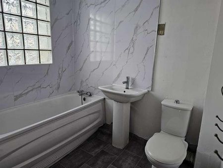 Campbell Road, Bow, East London, E3 - Photo 4