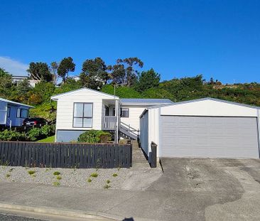 Charming 3 Bedroom house with Double garage - Photo 3