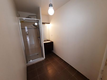 Appartement 2 pièces 46m2 MARSEILLE 8EME 940 euros - Photo 2