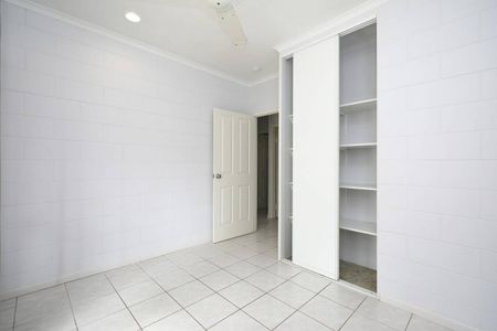 Fully Tiled - Huge Patio - Large Shed - Pool - Solar - Rear Access - Photo 5