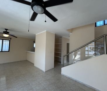 Casa a pocos minutos a Plaza Galerías en La Castellana. - Photo 1