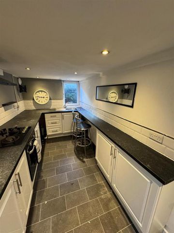 2 bedroom end of terrace house to rent - Photo 4