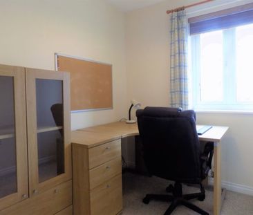 3 Bedroom End Terraced House - Photo 1