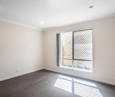 Perfect location opposite Gainsborough State School! - Photo 6