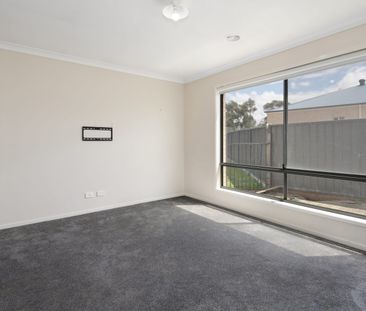 SPACIOUS FAMILY HOME IN QUIET COURT LOCATION - Photo 5