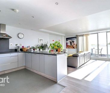 2 bedroom penthouse to rent - Photo 3