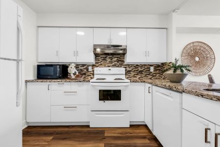 For Lease - 330 Rathburn Road Unit# 1006, Mississauga, Ontario - Photo 2