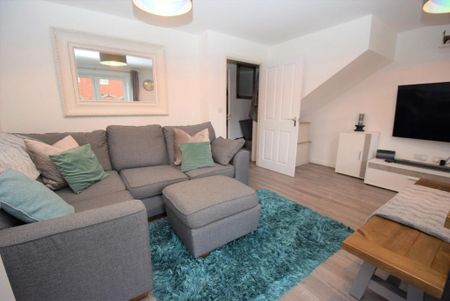 3 bedroom semi-detached house to rent - Photo 2