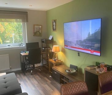 1 Bed Flat, Maxwell Drive, G41 - Photo 1