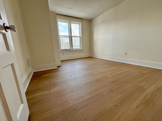 For Lease - 144 Bradford Street Unit# 1, Barrie, Ontario - Photo 1