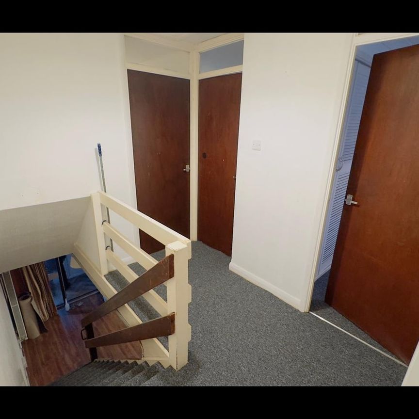 3 Bed Terraced House, Boyce Drive, BS2 - Photo 1