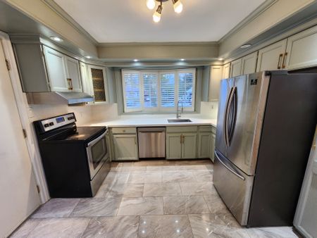 For Lease - 394 Paliser Crescent, Richmond Hill, Ontario - Photo 4