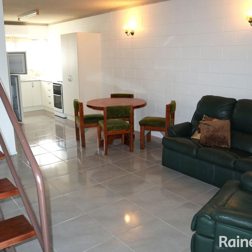 UPDATED AND FULLY FURNISHED TOWNHOUSE IN HERMIT PARK - Photo 1