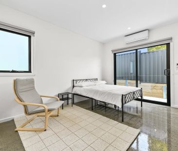 Brand new fully furnished rooms with private courtyards – All bills... - Photo 3