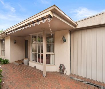 SPACIOUS TOWNHOUSE IN HANDY BRIGHTON LOCATION - Photo 5