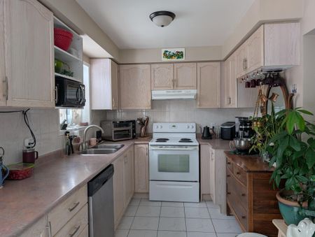 For Lease - 25 Wice Road, Barrie, Ontario - Photo 5