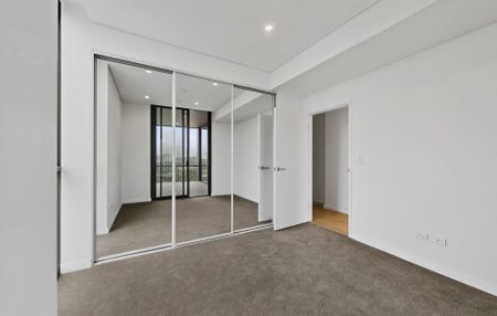 Seamless & Vibrant Brand-New Contemporary Apartment with Skyline News - Photo 4